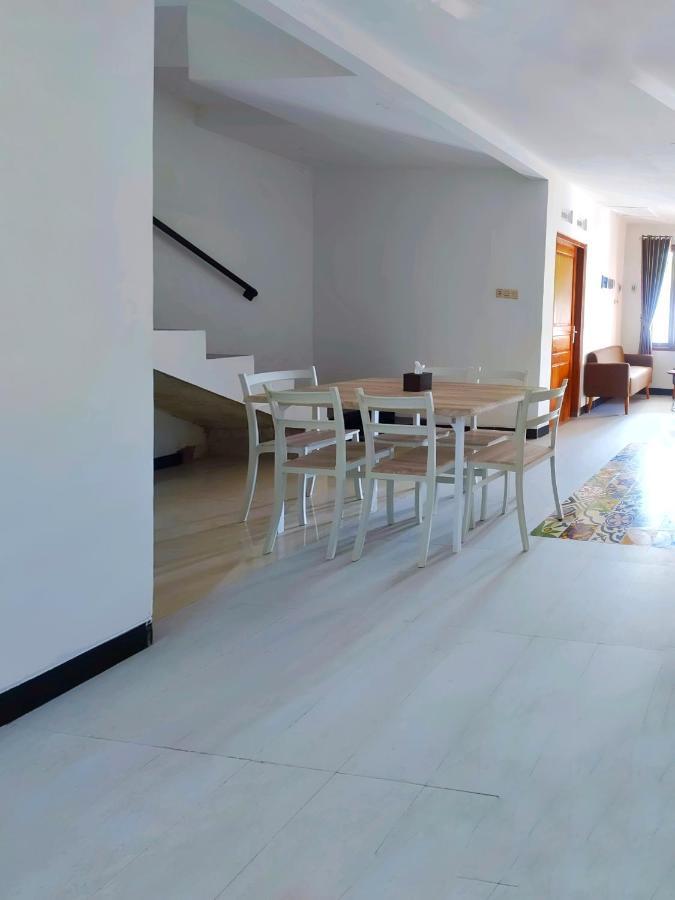 Homestay Omah Putih Бантул Экстерьер фото